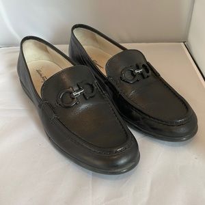 Salvatore Ferragamo black leather loafers. Bit with logo. 9B.
